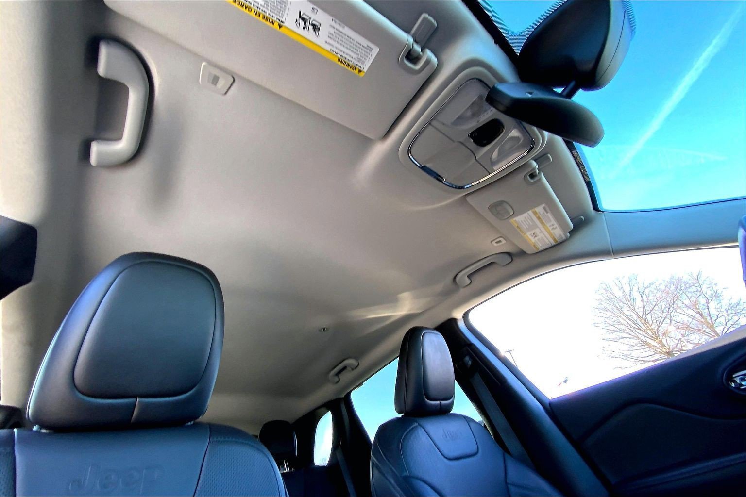 Used 2019 Jeep Cherokee Limited image 11