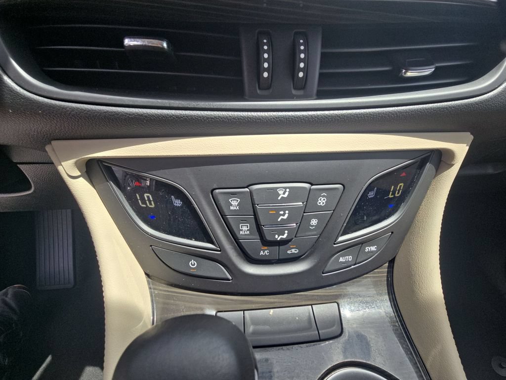 Used 2020 Buick Envision Essence FWD image 23