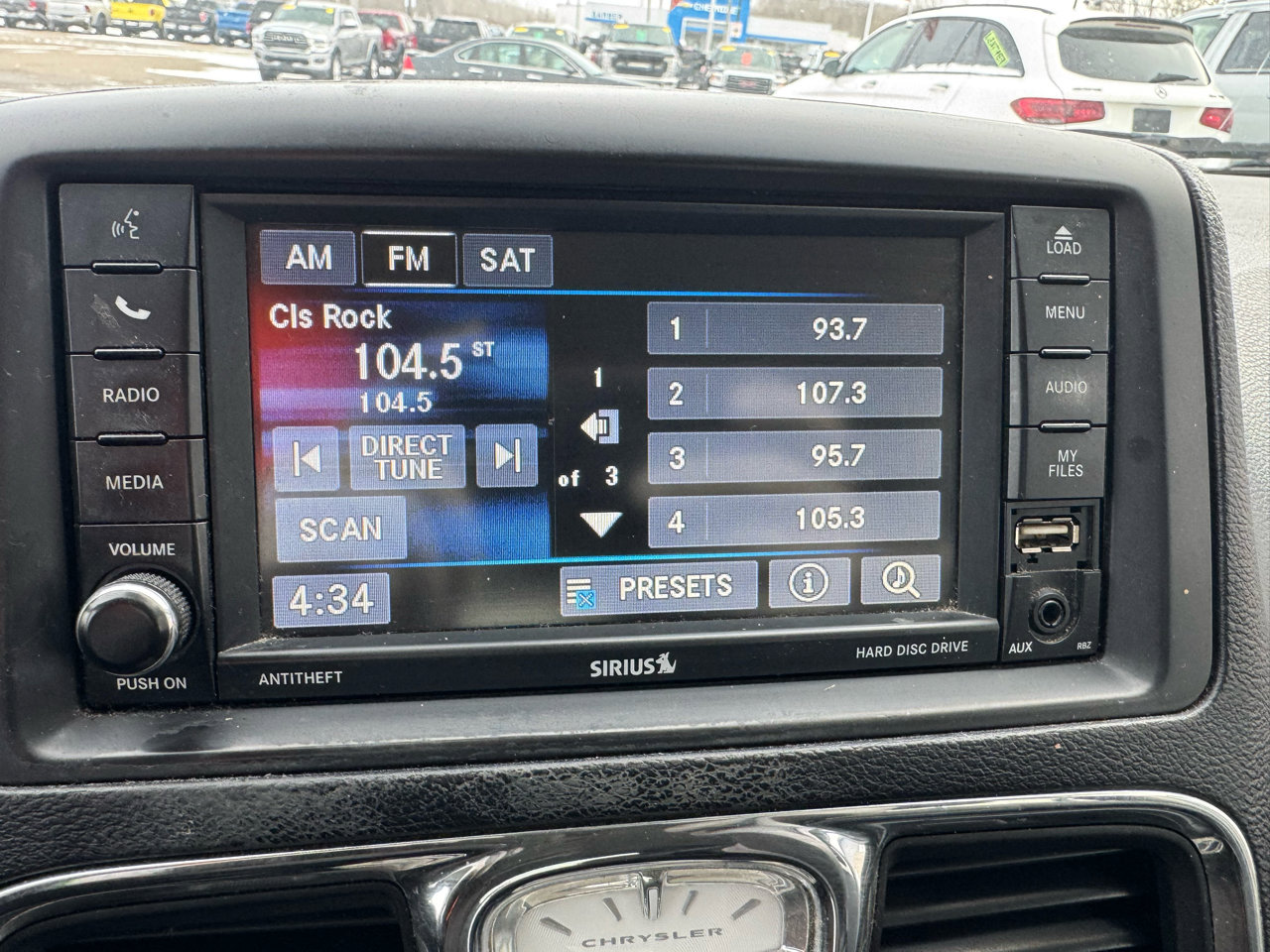 Used 2014 Chrysler Town & Country Touring image 20