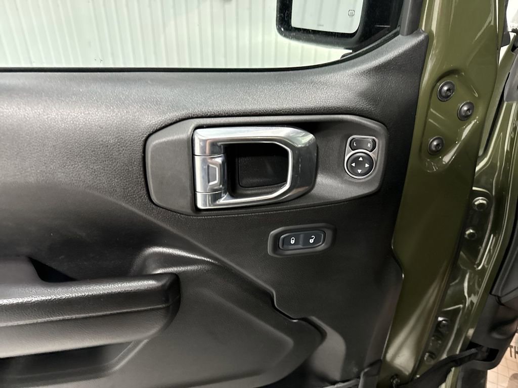 Used 2021 Jeep Wrangler Unlimited Rubicon AWD/4WD image 24