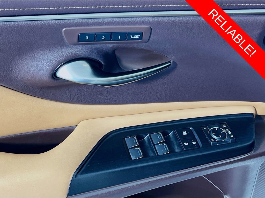 Used 2021 Lexus ES 300h w/ Premium Package image 17