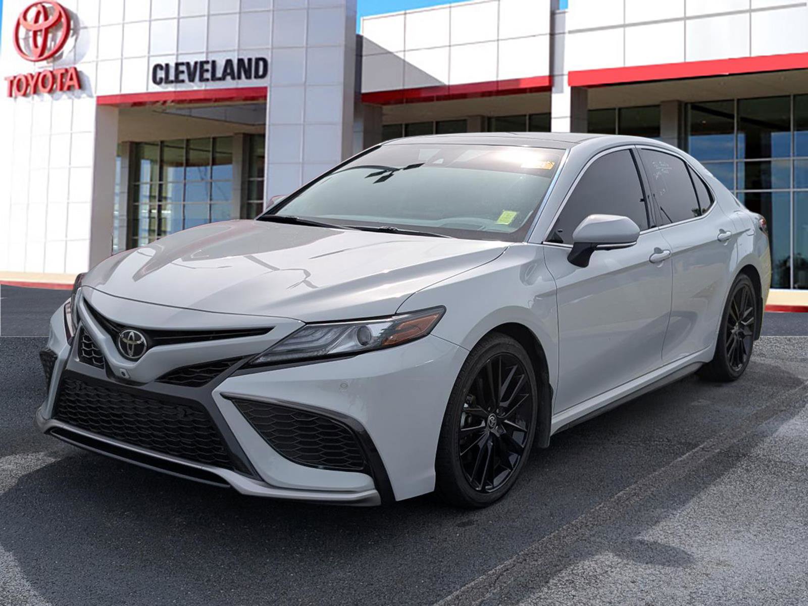 Used 2022 Toyota Camry XSE w/ Navigation Package FWD image 3