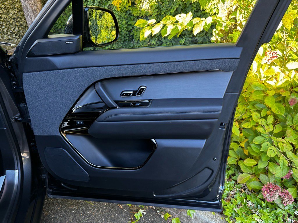 Used 2023 Land Rover Range Rover Sport SE image 20