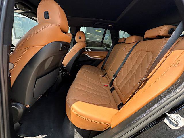 Used 2023 BMW X5 xDrive40i w/ Premium Package AWD/4WD image 18