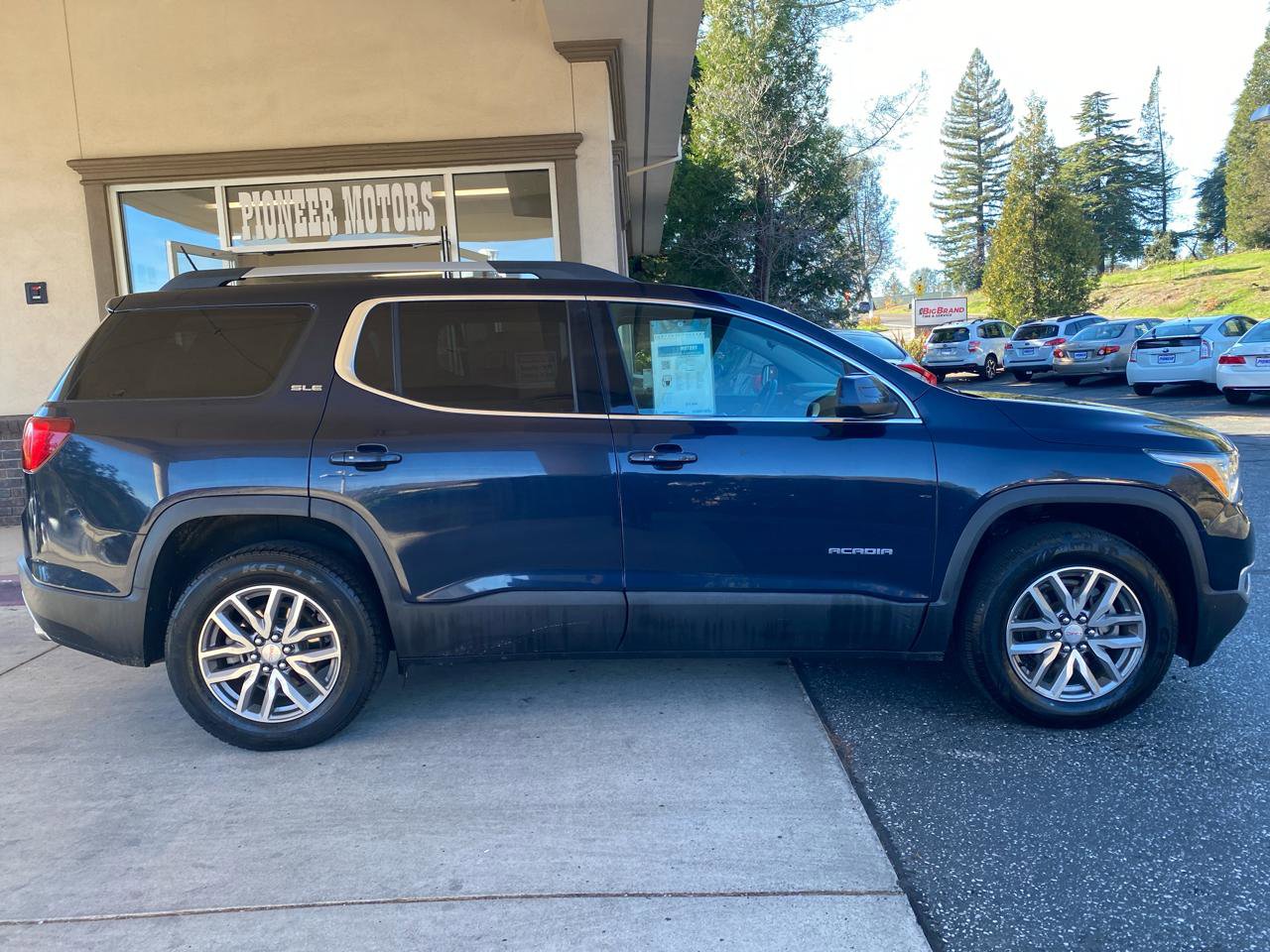 Used 2017 GMC Acadia SLE AWD/4WD image 7