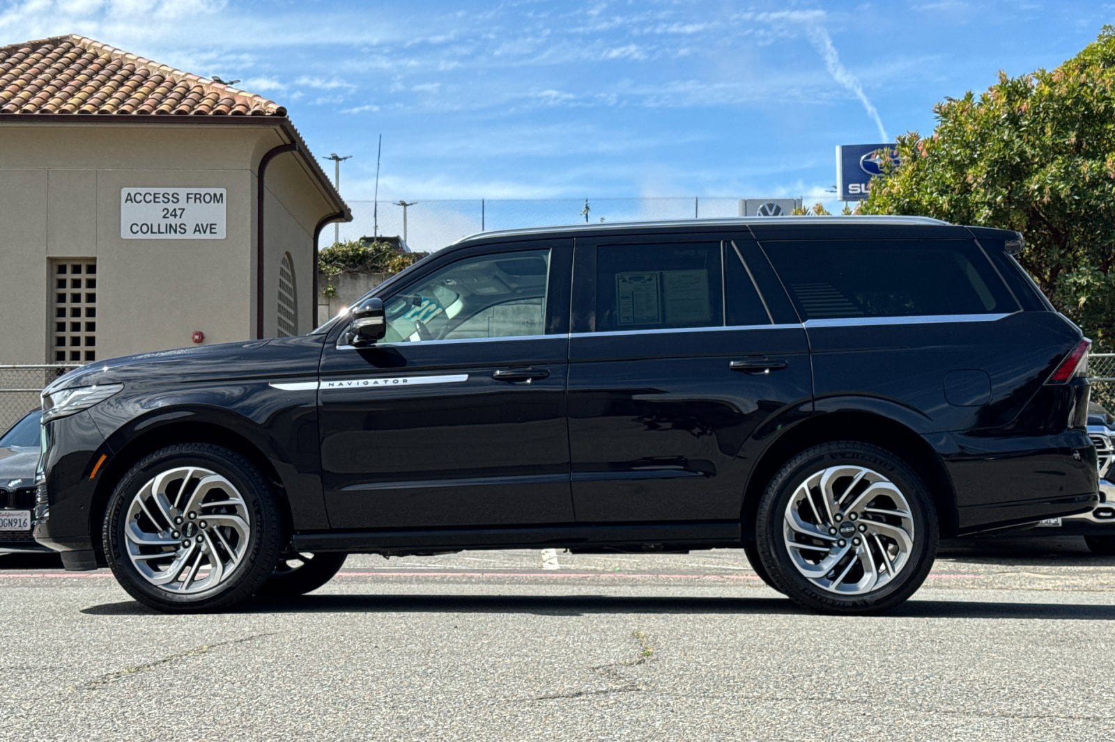 Used 2025 Lincoln Navigator Reserve AWD/4WD image 9