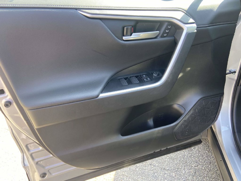 Used 2025 Toyota RAV4 Limited FWD image 13