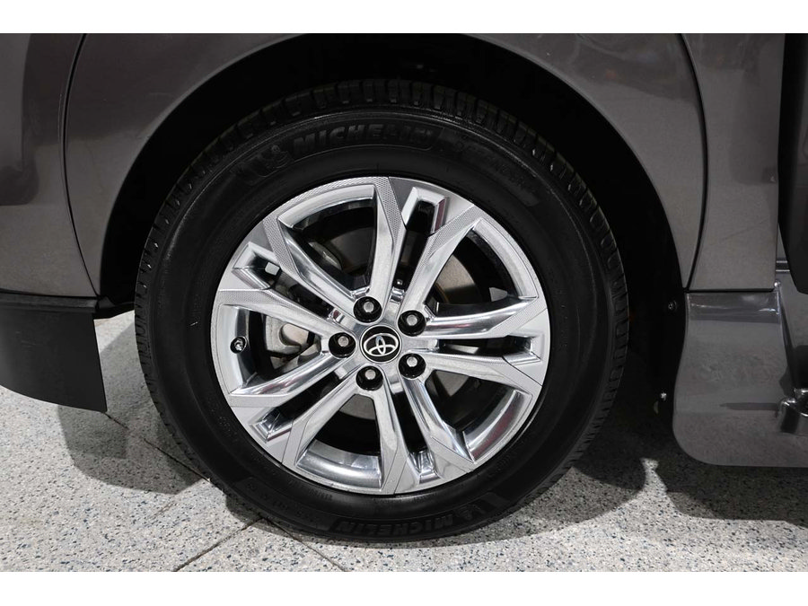 Used 2022 Toyota Sienna Platinum AWD/4WD image 12