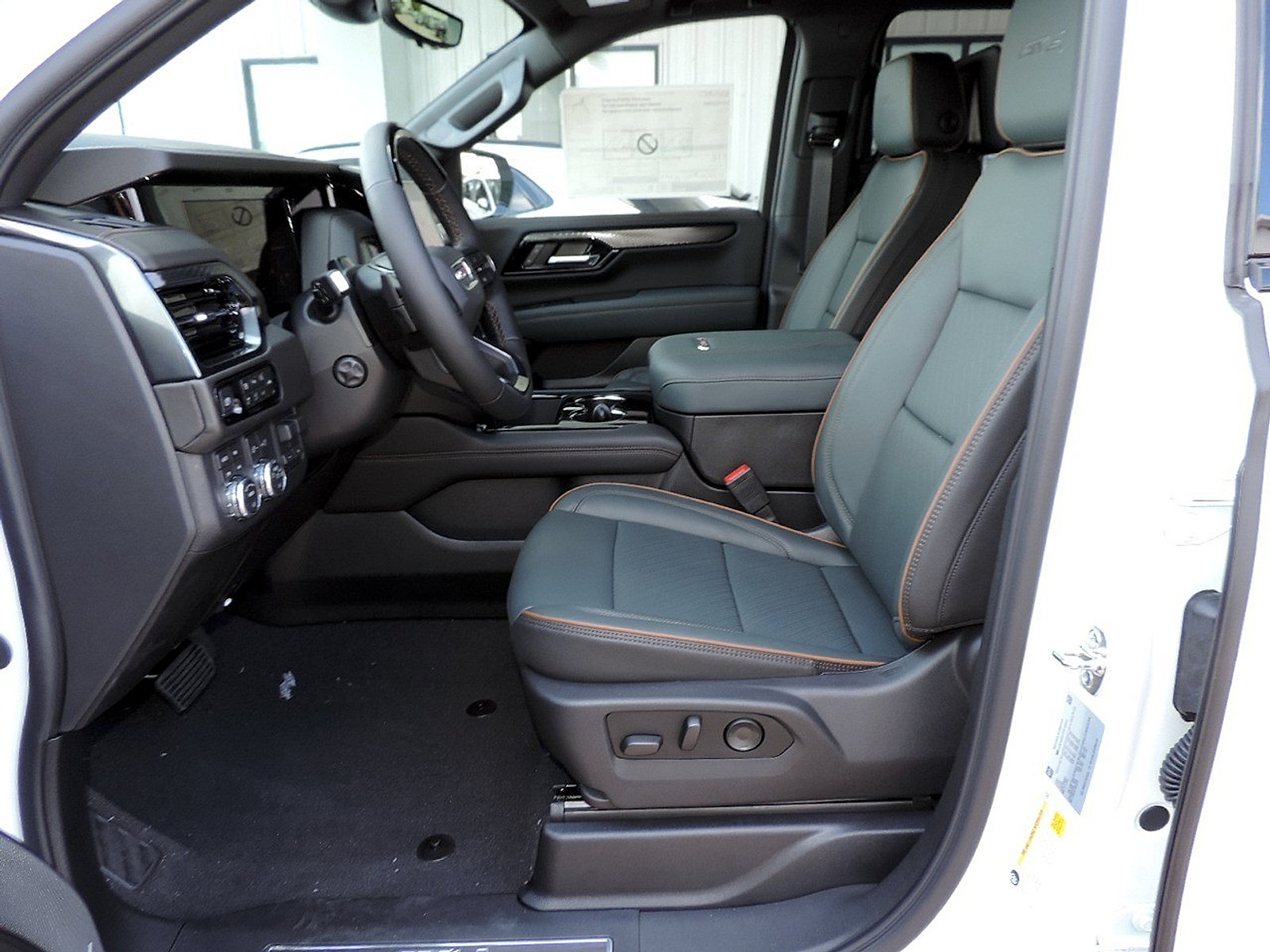 New 2026 GMC Yukon XL AT4 w/ AT4 Premium Plus Package AWD/4WD image 18