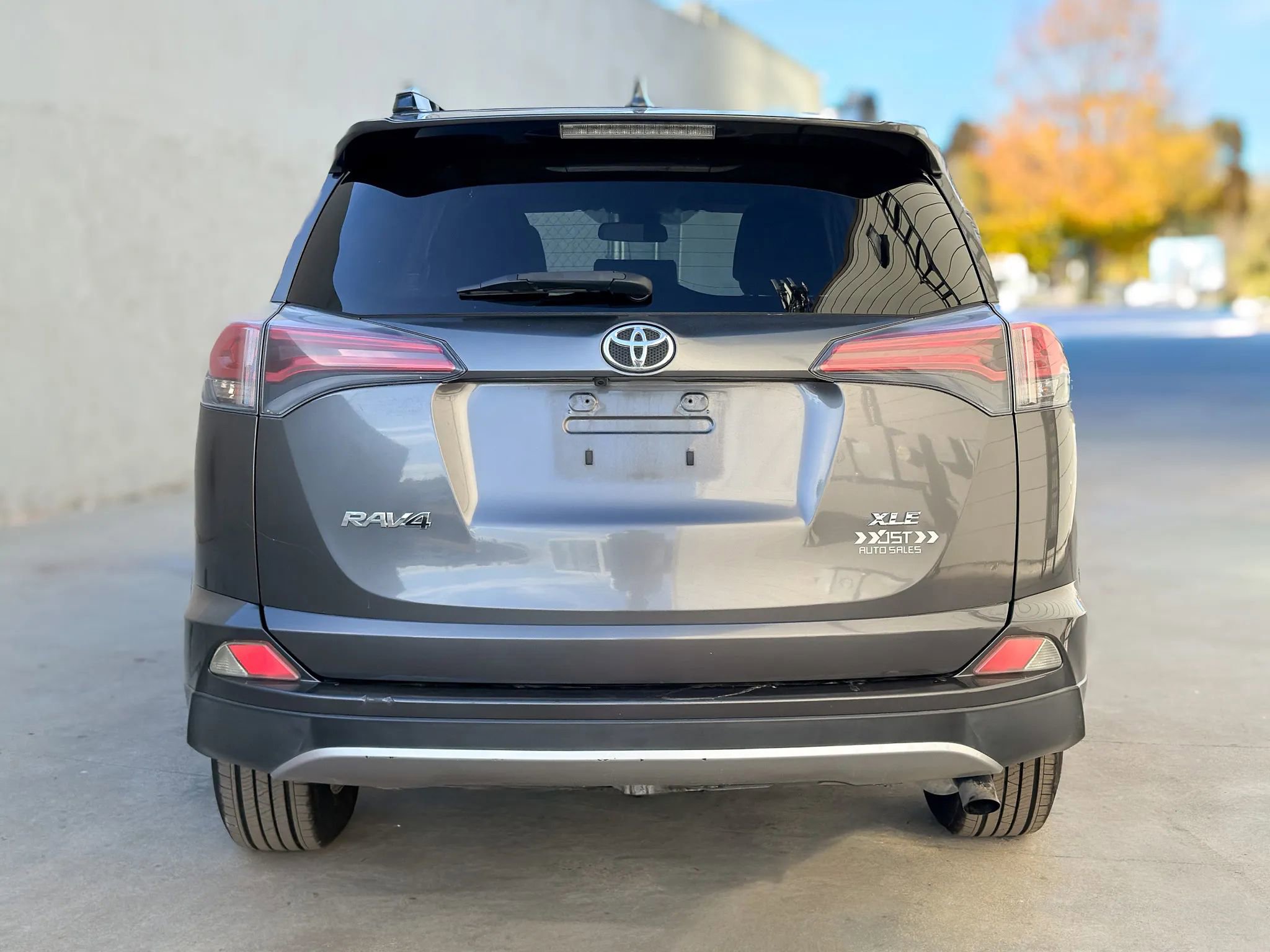 Used 2018 Toyota RAV4 XLE image 6