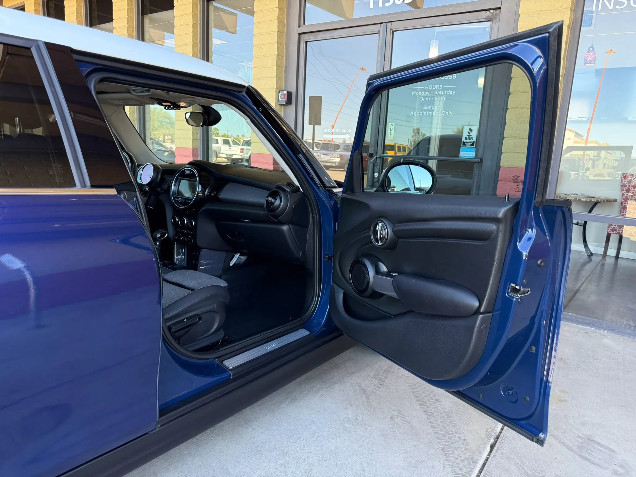 Used 2015 MINI Cooper 4-Door Hardtop image 22