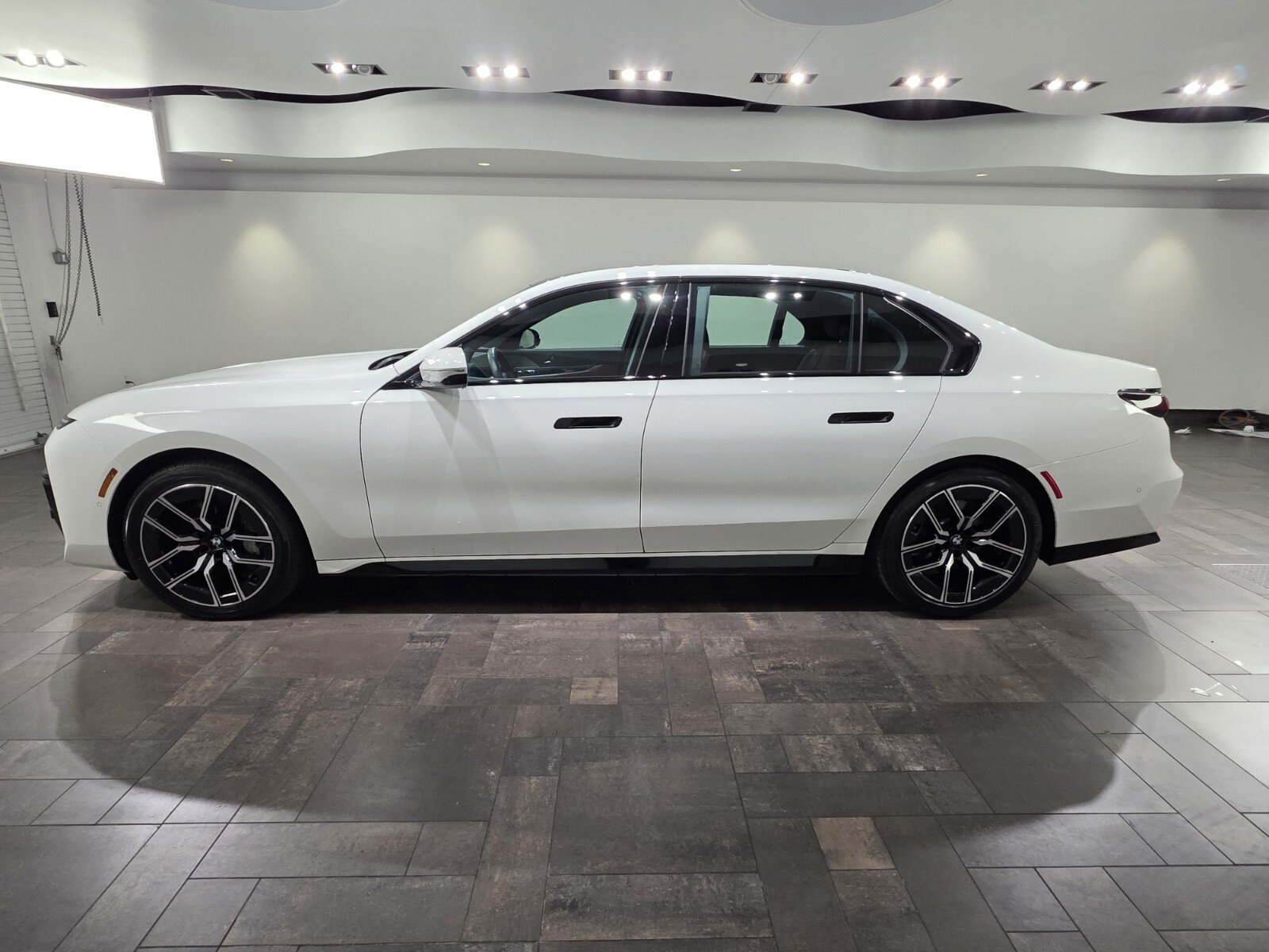 Used 2025 BMW 740i xDrive AWD/4WD image 3