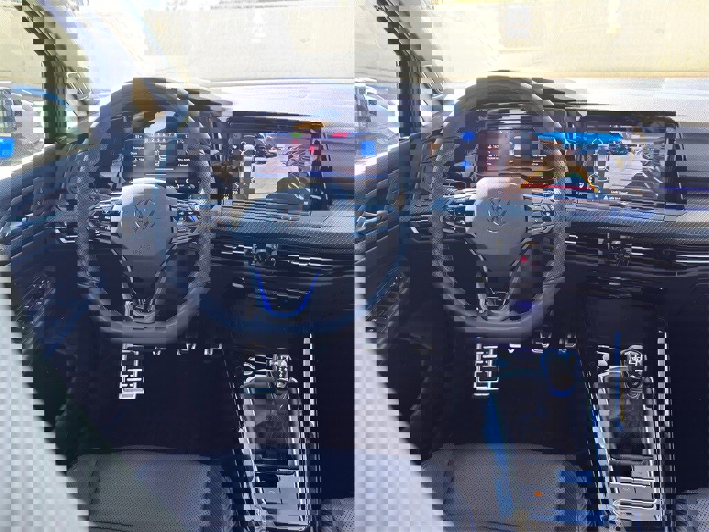 Used 2024 Volkswagen Golf R image 31