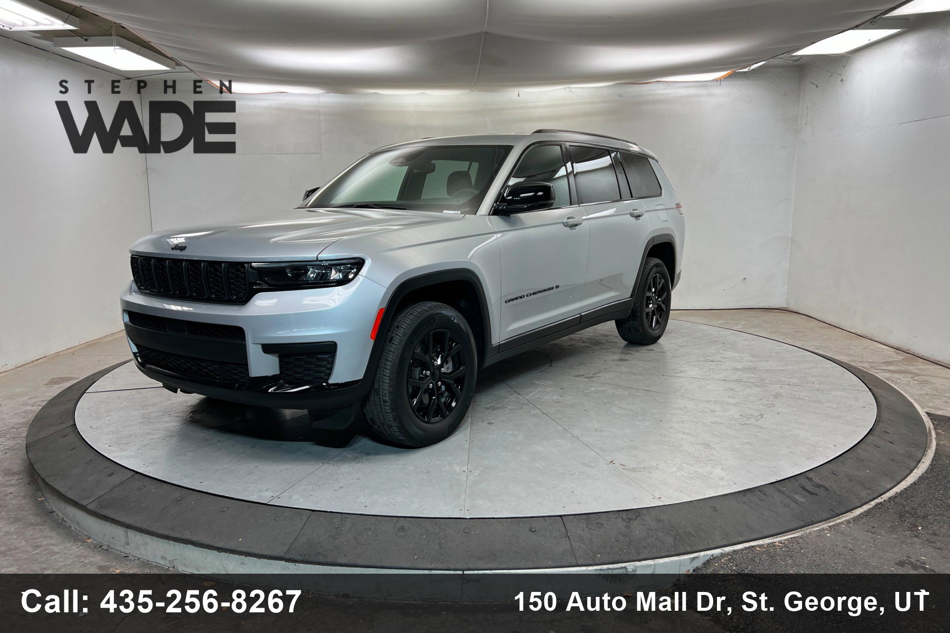 Used 2024 Jeep Grand Cherokee L Laredo image 1
