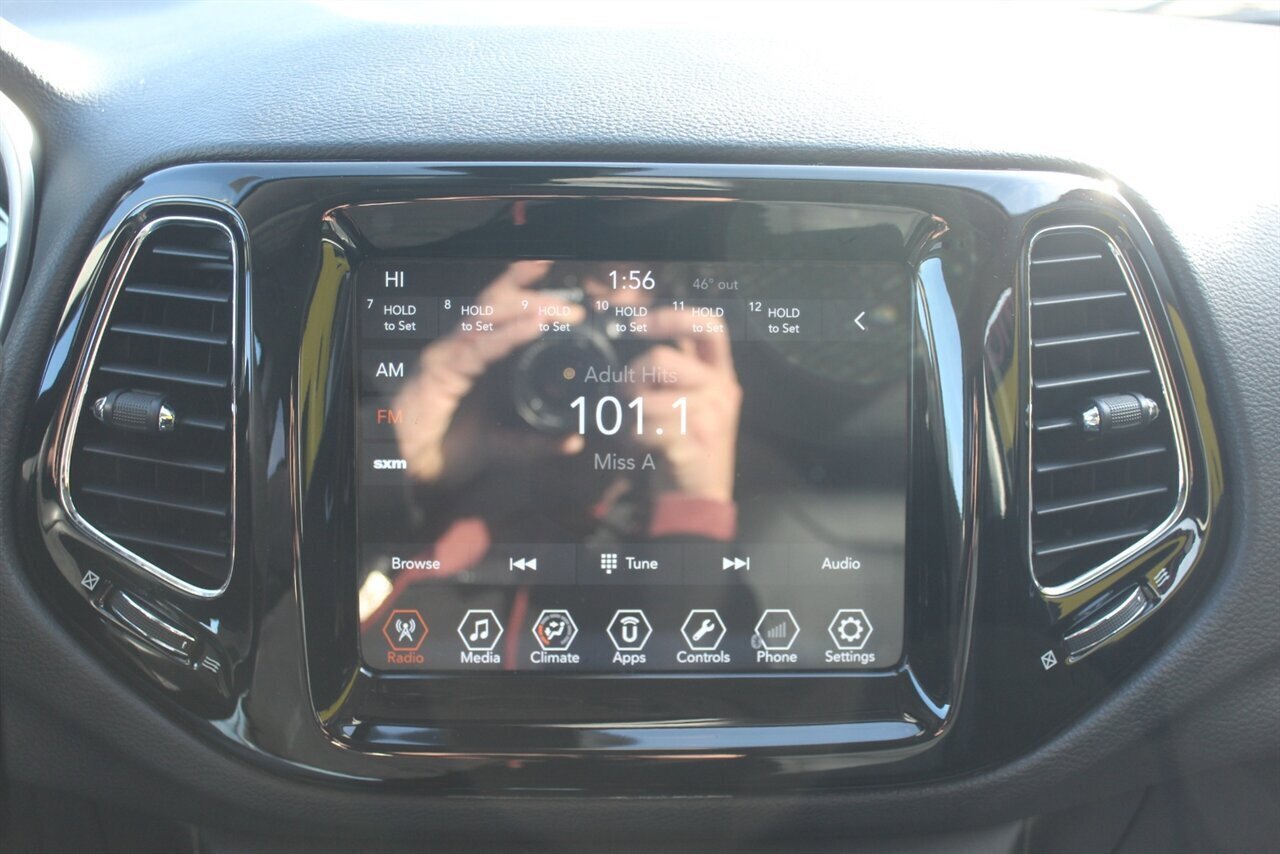 Used 2018 Jeep Compass Limited AWD/4WD image 8