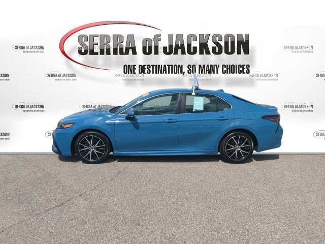 Used 2023 Toyota Camry SE FWD image 5