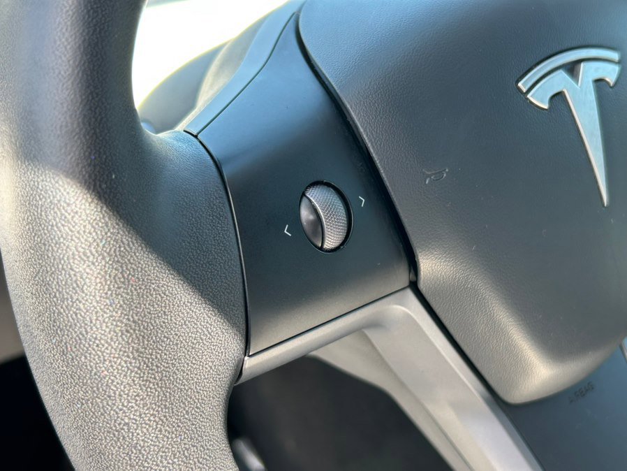 Used 2021 Tesla Model Y Long Range image 25