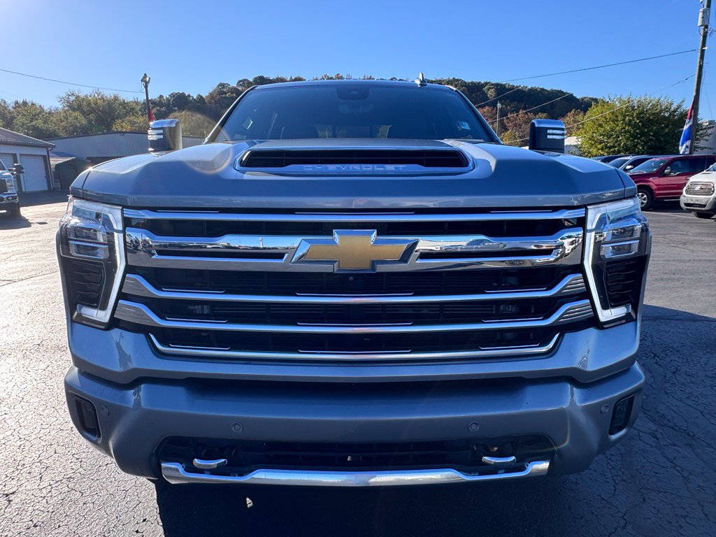 Used 2024 Chevrolet Silverado 2500 High Country w/ Technology Package AWD/4WD image 5