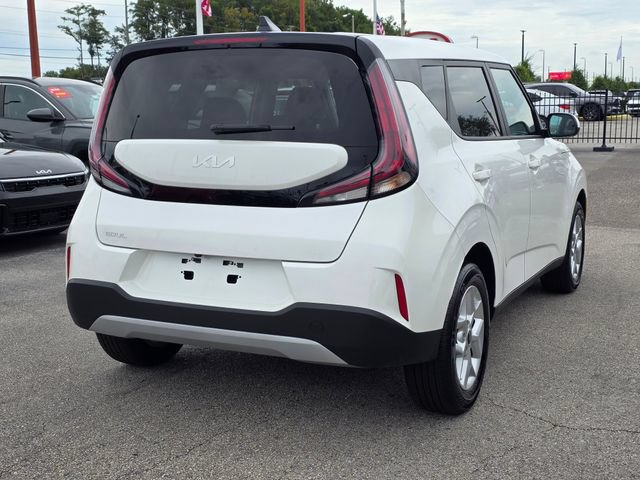 Certified 2025 Kia Soul LX w/ LX Technology Package FWD image 8