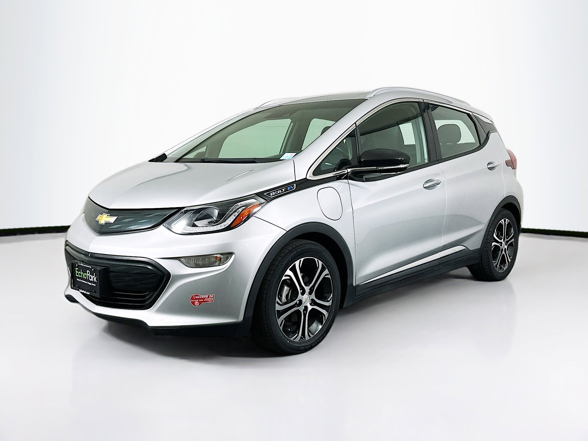 Used 2018 Chevrolet Bolt Premier w/ Driver Confidence II Package FWD image 3