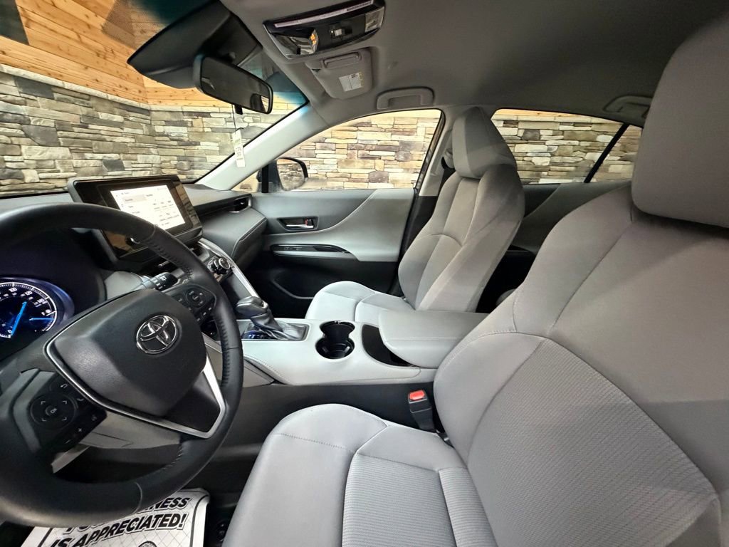 Used 2023 Toyota Venza LE image 11