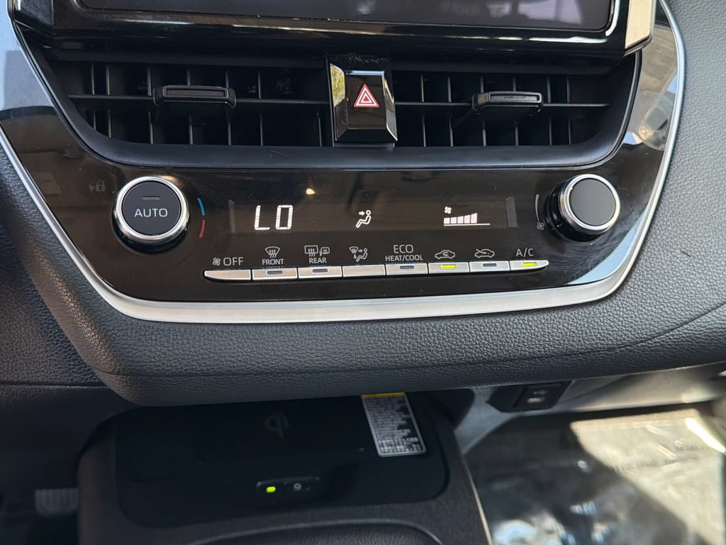 Used 2025 Toyota Corolla LE w/ LE Premium Package FWD image 27