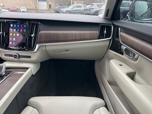 Used 2022 Volvo S90 B6 Inscription image 17
