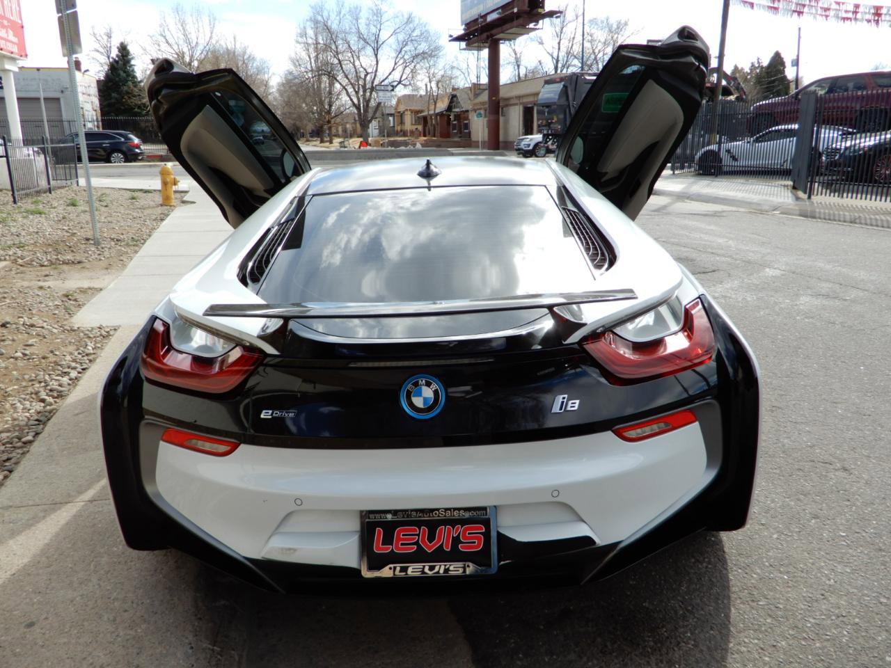 Used 2017 BMW i8 Coupe image 6