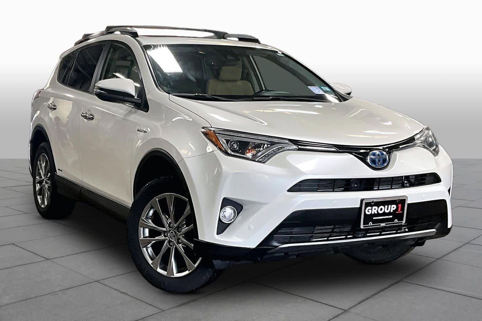 Used 2017 Toyota RAV4 Limited w/ Carpet Mat Package AWD/4WD image 3