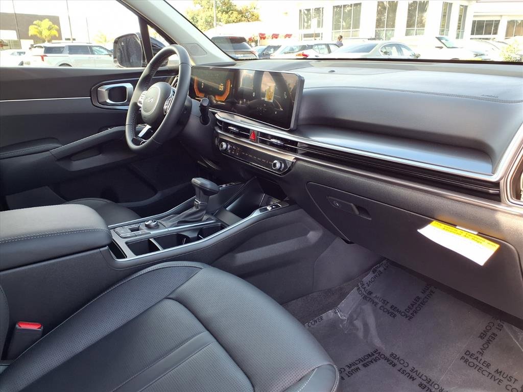 Used 2025 Kia Sorento EX w/ Panoramic Sunroof Package image 14