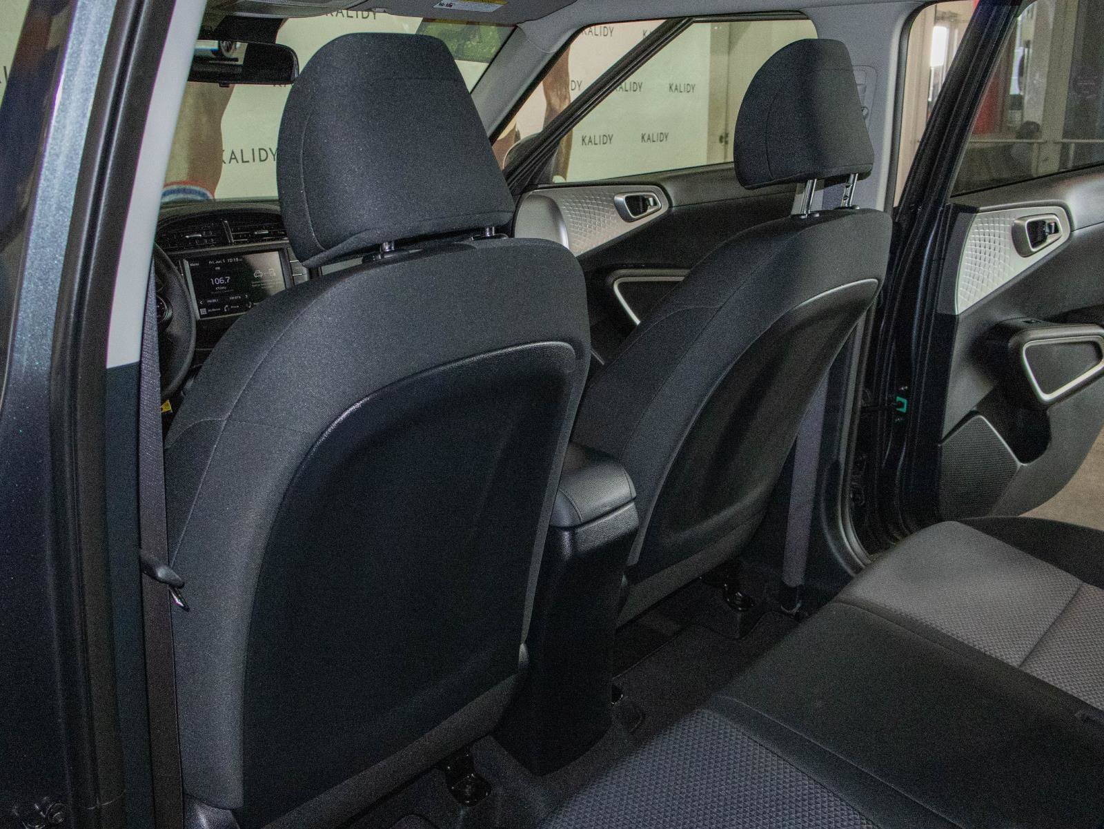 Used 2025 Kia Soul LX FWD image 9
