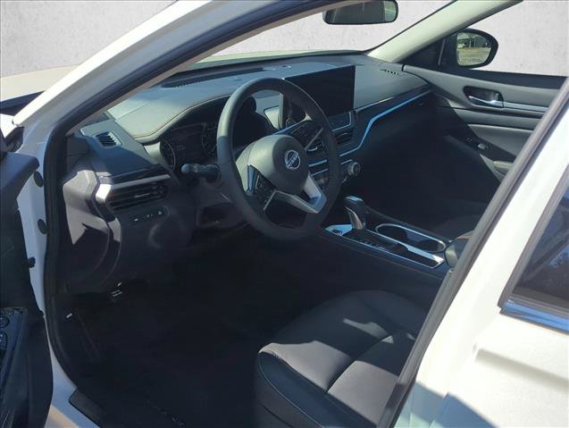 Used 2025 Nissan Altima 2.5 SR w/ SR Premium Package FWD image 11