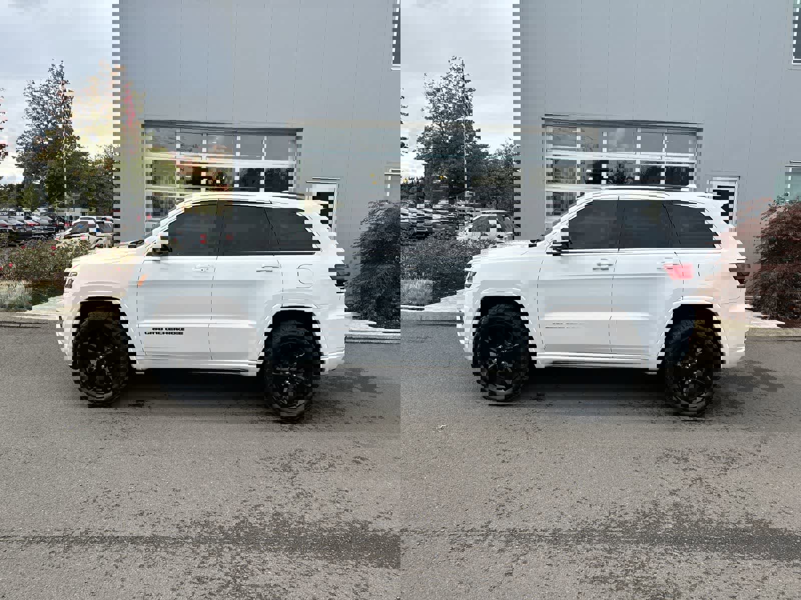 Certified 2015 Jeep Grand Cherokee Altitude image 2