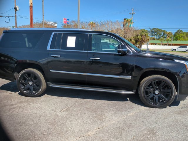 Used 2018 Cadillac Escalade ESV Luxury image 4