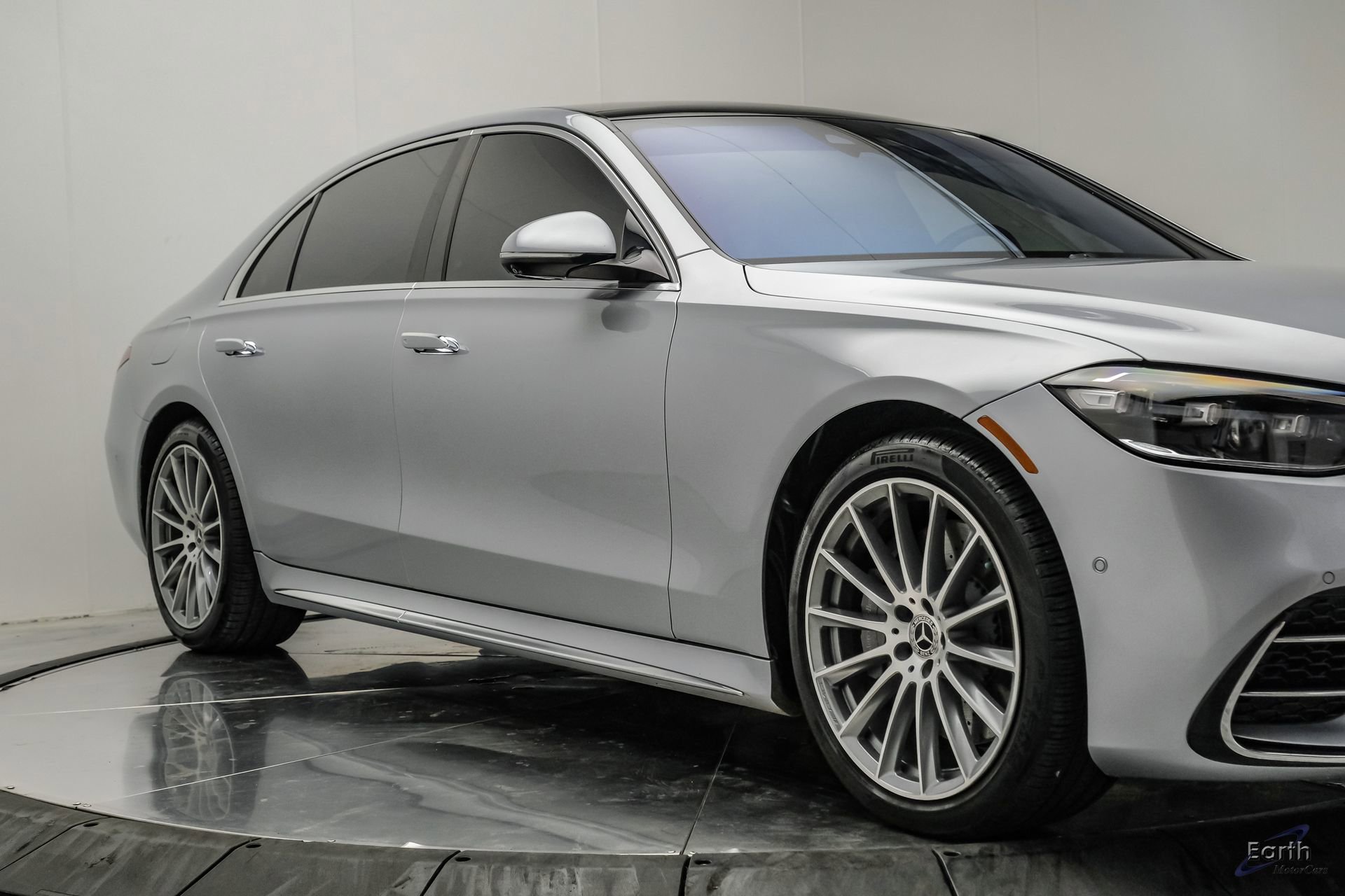Used 2022 Mercedes-Benz S 580 4MATIC Sedan w/ AMG Line Package image 32