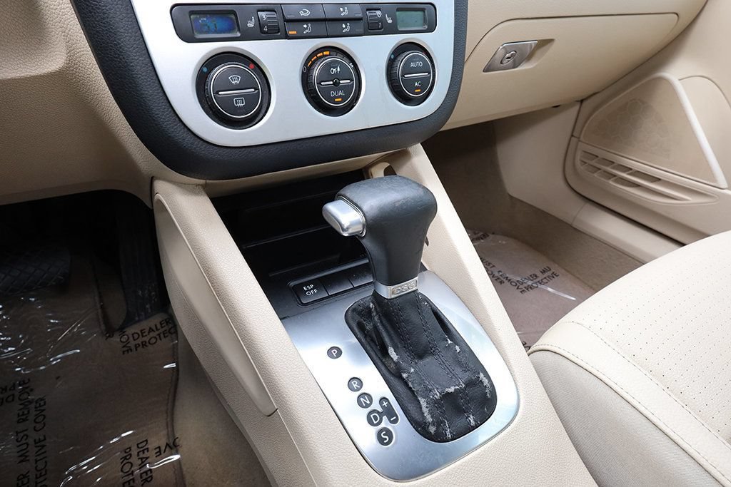 Used 2008 Volkswagen Eos 2.0T FWD image 38