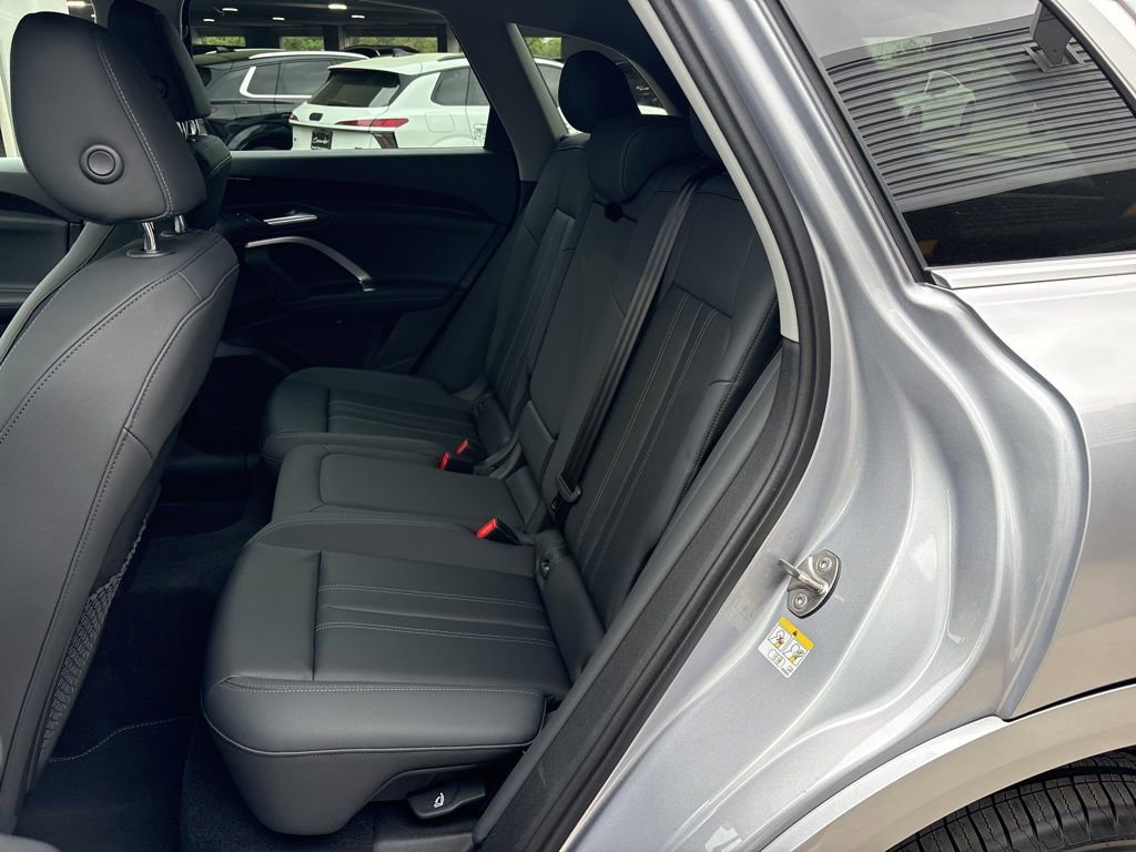 Used 2025 Audi Q5 Premium w/ Convenience Package image 14