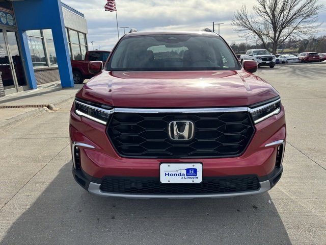 Certified 2025 Honda Pilot Touring image 2