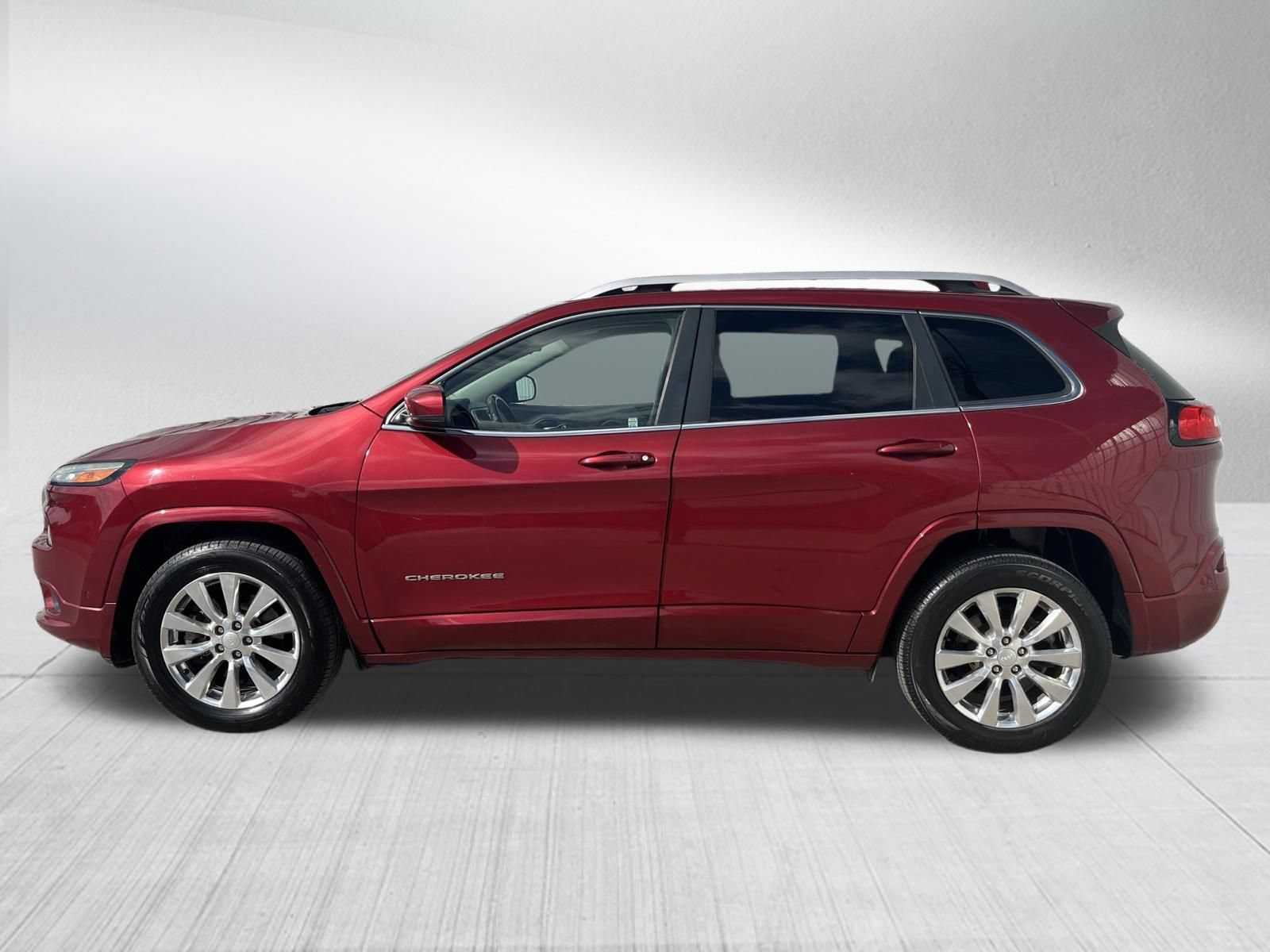 Used 2017 Jeep Cherokee Overland w/ Technology Group FWD image 4