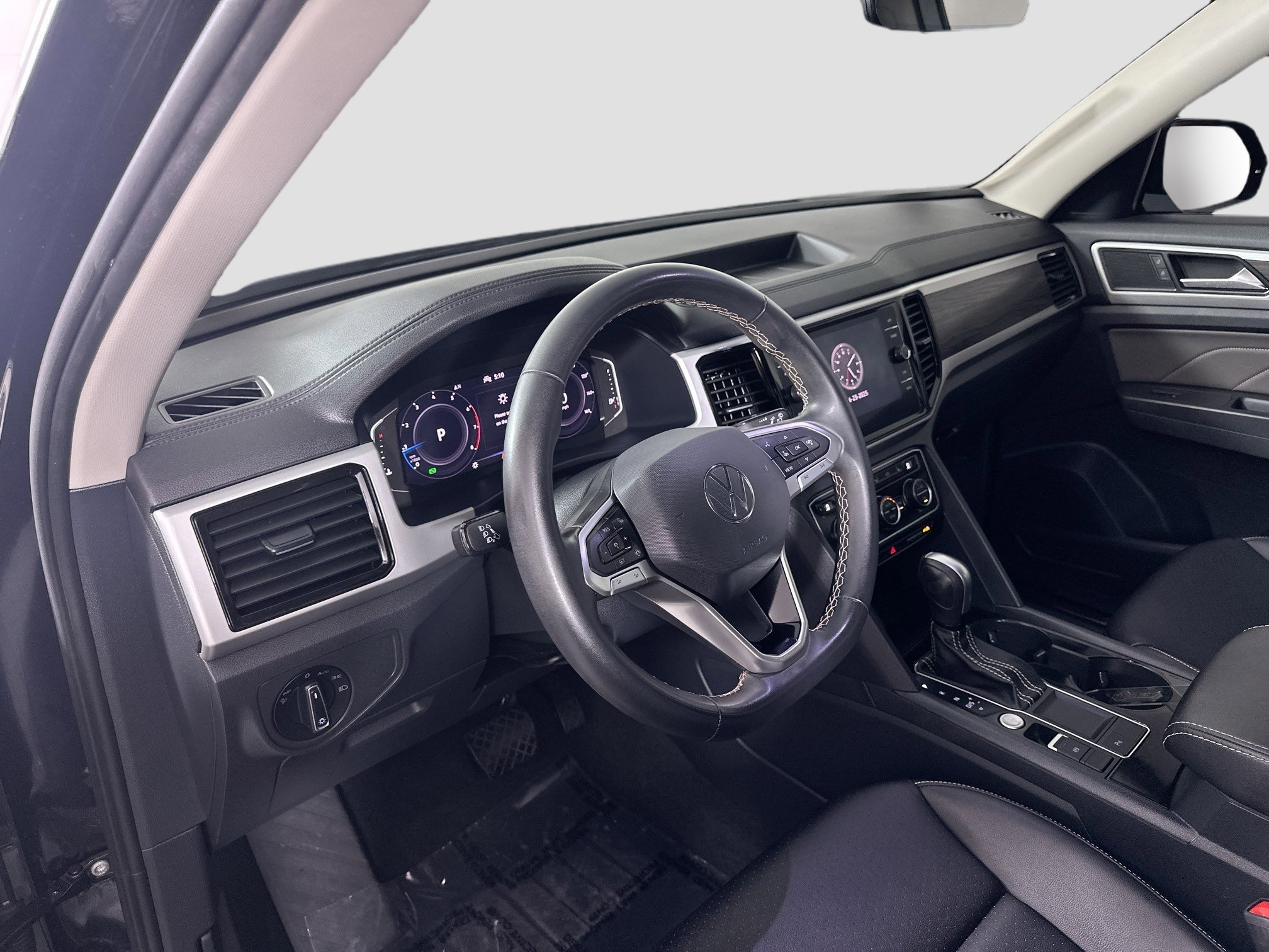 Used 2023 Volkswagen Atlas SE w/ Panoramic Sunroof Package image 7