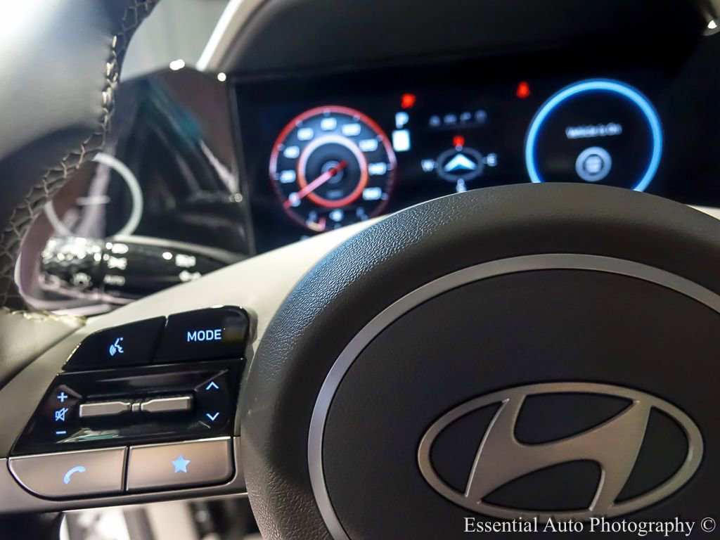 Used 2025 Hyundai Elantra SEL image 23