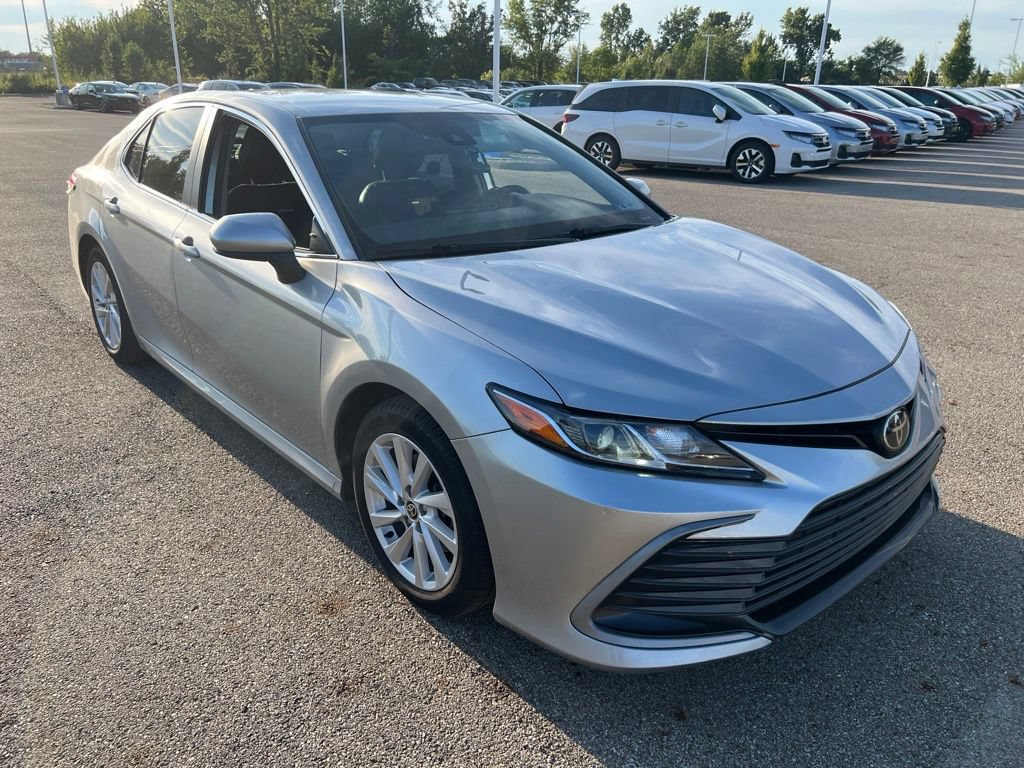 Used 2022 Toyota Camry LE FWD image 5