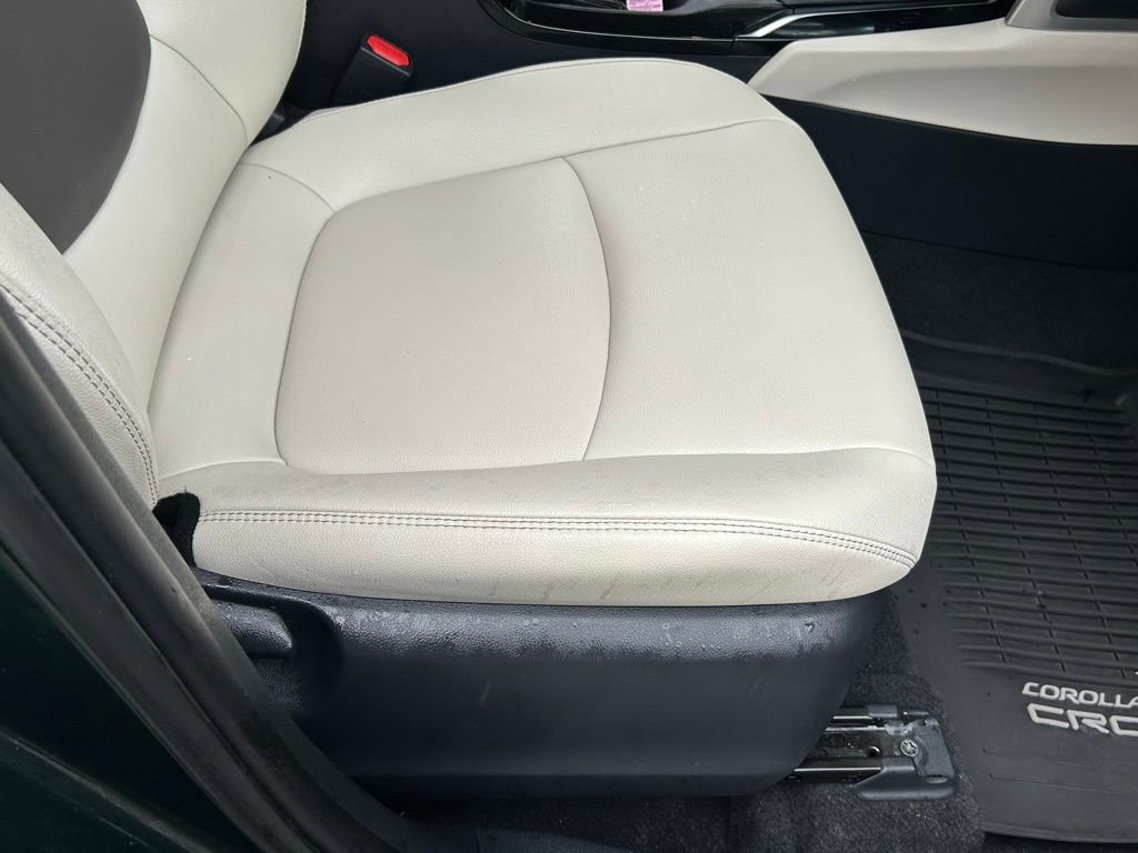 Used 2022 Toyota Corolla Cross XLE image 35