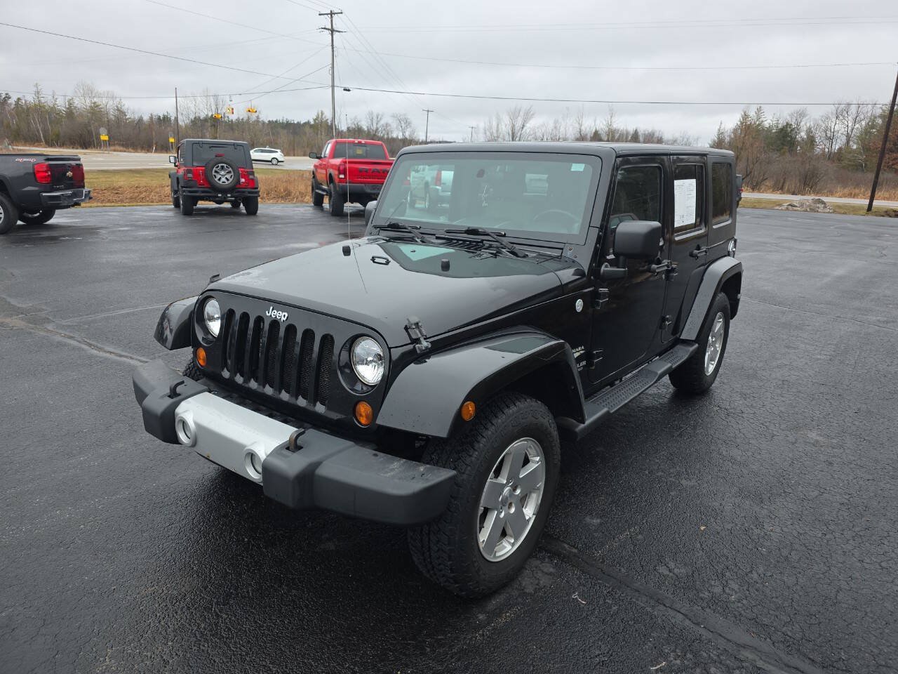 Used 2010 Jeep Wrangler Unlimited Sahara w/ Dual Top Group AWD/4WD image 2