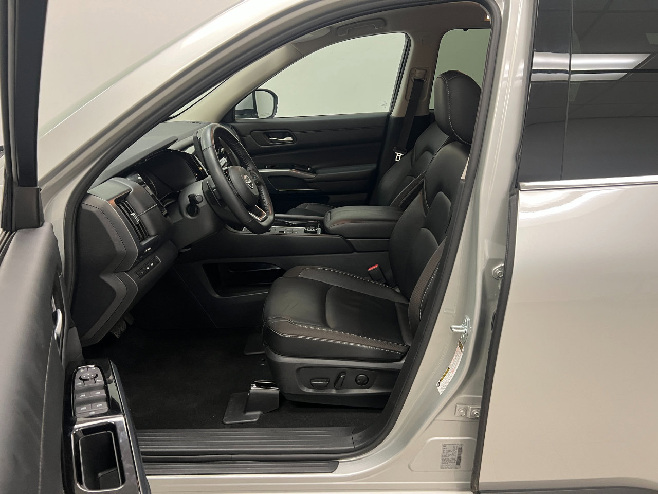 Used 2025 Nissan Pathfinder SL image 22