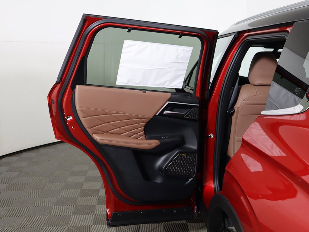 New 2025 Mitsubishi Outlander SEL image 28