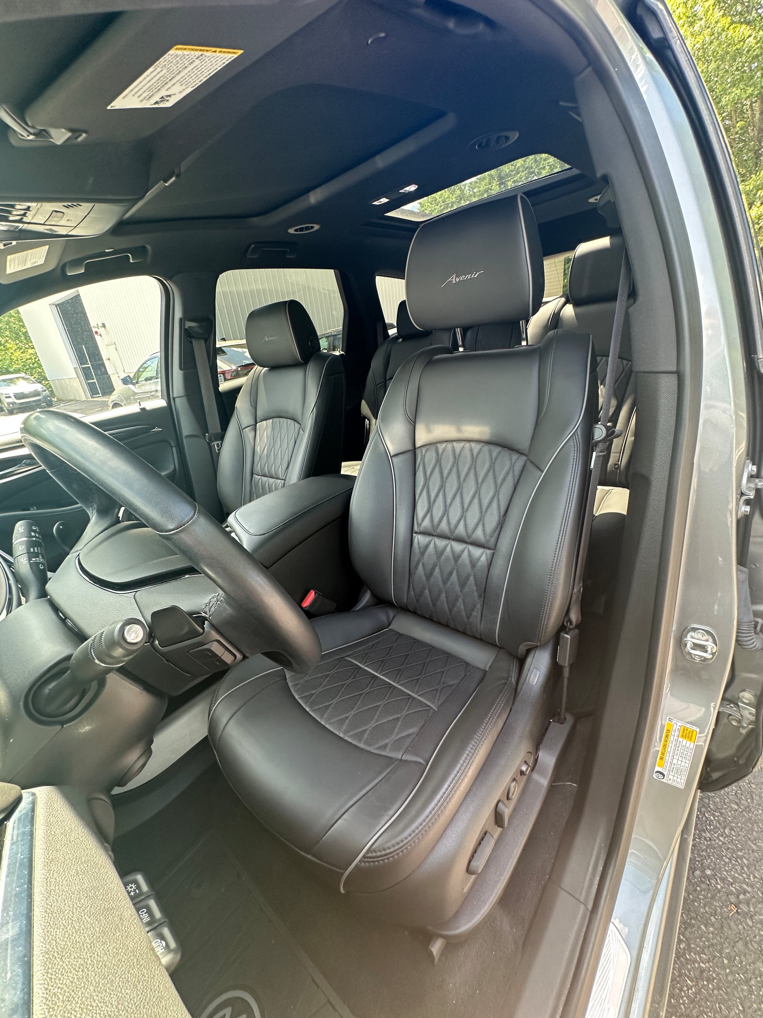 Used 2023 Buick Enclave Avenir w/ Avenir Technology Package AWD/4WD image 17
