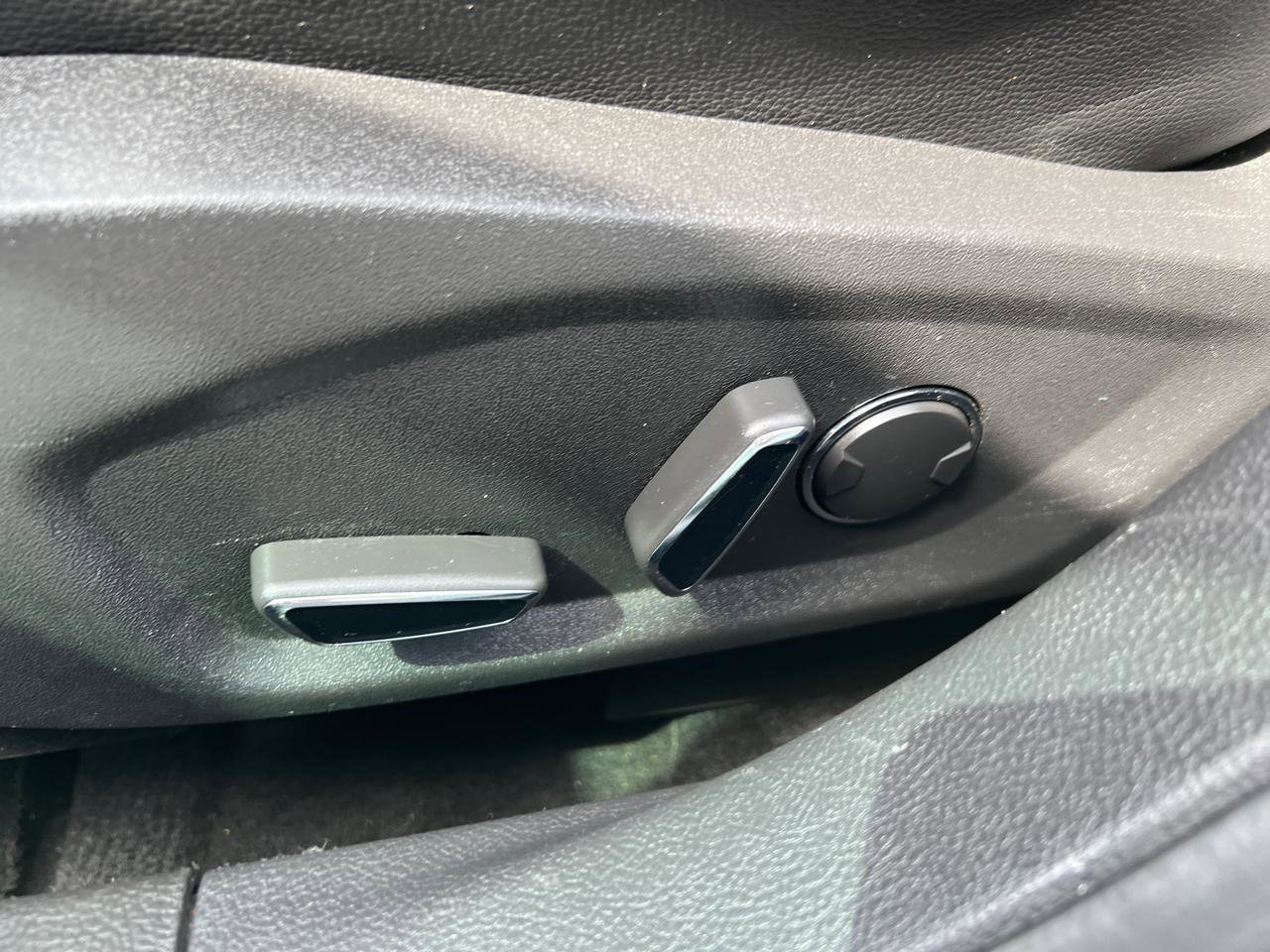 Used 2013 Ford Fusion Titanium w/ Titanium Driver Assist Pkg FWD image 18