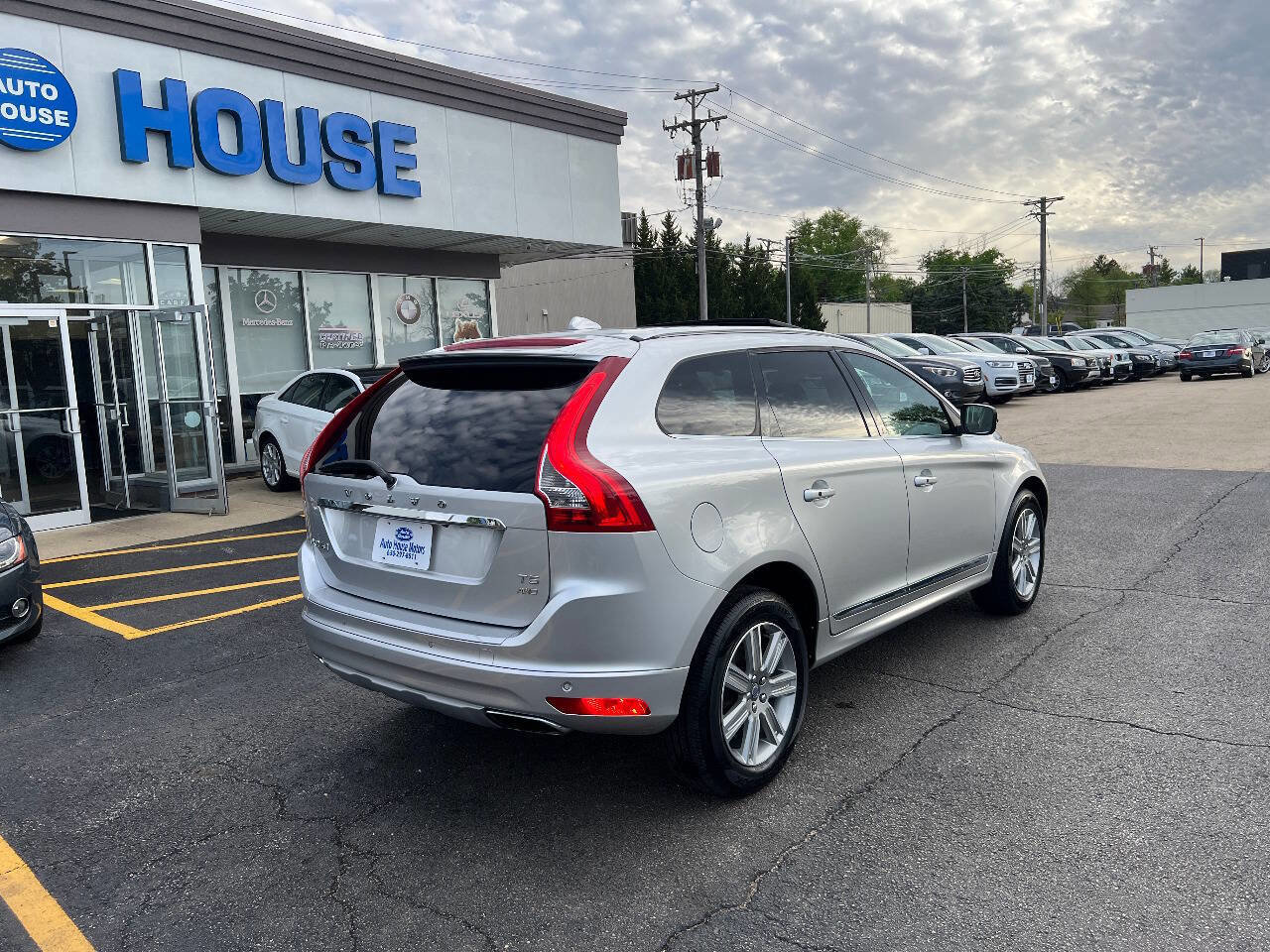 Used 2016 Volvo XC60 T5 Platinum w/ Protection Package AWD/4WD image 10