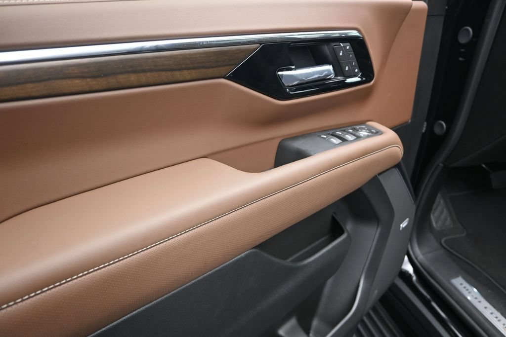 New 2026 Chevrolet Suburban High Country RWD image 11